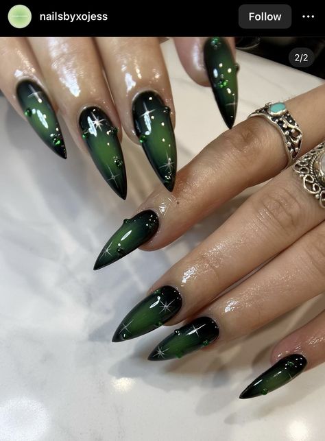 Green Goth Nails Grunge, Edgy Green Nails, Pointy Green Nails, Dark Green Black Nails, Green Theme Nails, Green Nails Halloween, Dark Green Stiletto Nails, Green Stiletto Nails Designs, Green Nails Stiletto