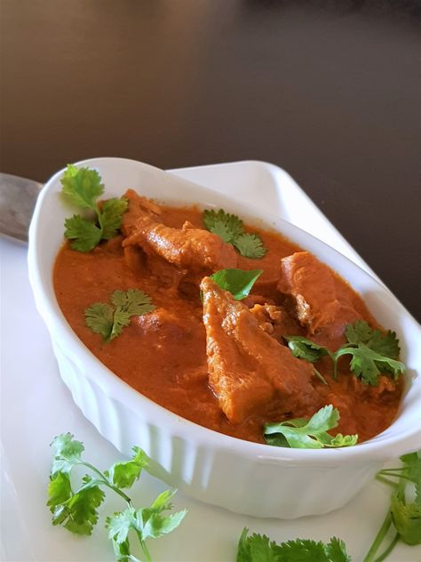 KASHMIRI CHICKEN (MURGH) Chicken Kashmiri Recipe, Kashmiri Chicken, Kashmiri Recipes, Indian Flat Bread, Indian Curries, Flavored Rice, Roasted Cashews, Roasted Nuts, Indian Curry