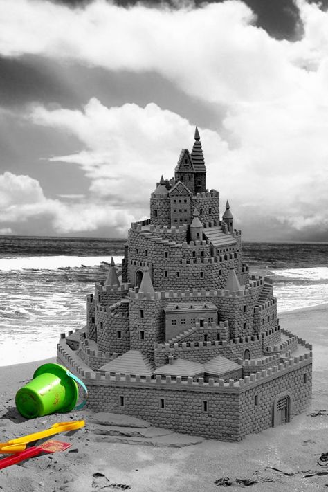 Making sand castles Castle Sculpture, Color Splash Photography, Splash Photography, Sand Sculptures, Sculpture Ideas, Felix The Cats, Sand Art, Sand Castle, Pics Art