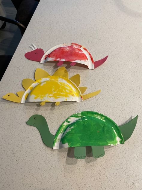 Dinosaurs kids children colors craft art daycare school Dino Paper Plate Craft, Paper Plate Dinosaur Mask, Dinosaur Kindergarten Craft, Dinosaur Plate Craft, Dinasour Activity For Kids, Dinosaur Daycare Activities, Dino Art For Toddlers, Dinasour Art And Craft For Kids, Dinosaur Infant Art