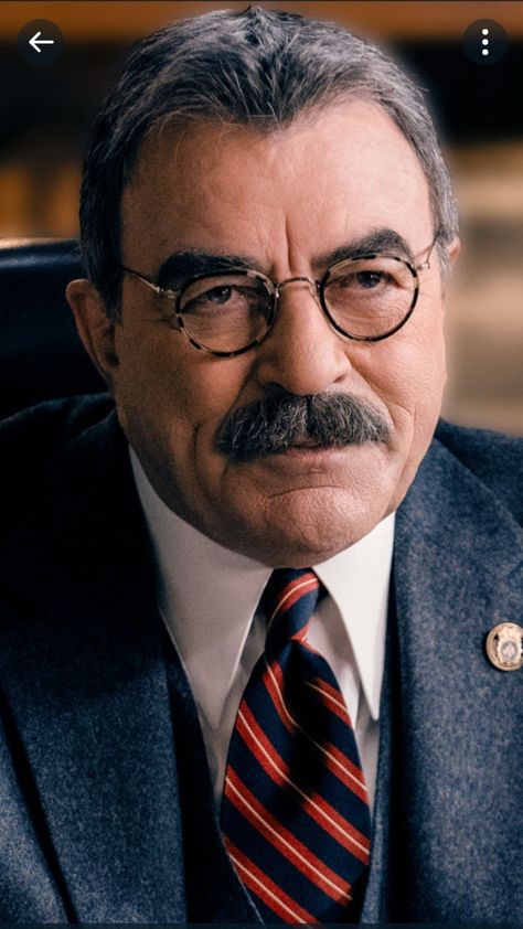 Tom Selleck Blue Bloods, Blue Bloods Tv Show, Song Kang Ho, Manly Man, Sam Elliott, Bra Image, Airport Photos, Tom Selleck, Kevin Costner