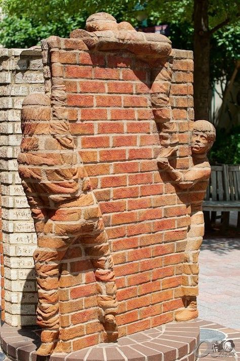 Brick Sculpture, Brick Projects, Brick Art, A Brick Wall, Sculptures Céramiques, Wow Art, Garden Art Sculptures, Sculpture Installation, Outdoor Art