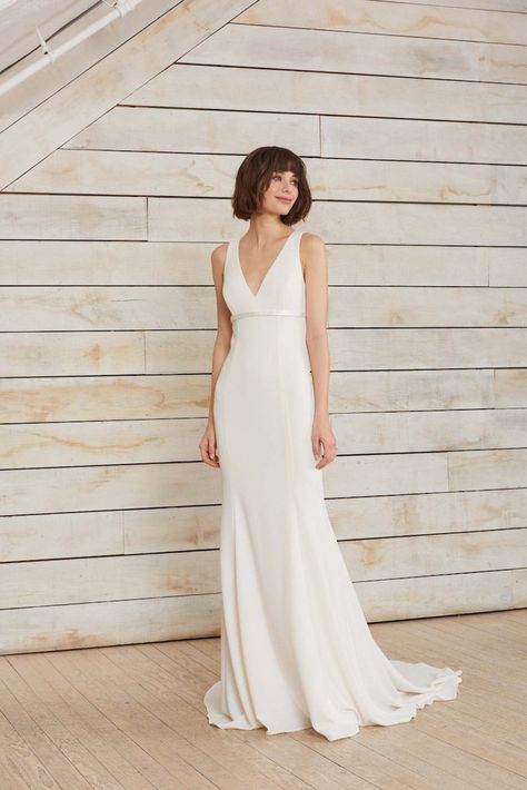 67 Simple Wedding Dresses For the Minimalist Bride Wedding Gown Petite, Amsale Wedding Dress, Amsale Bridal, Petite Bride, Simple Wedding Gowns, Petite Wedding Dress, Minimalist Bride, Simple Gowns, Minimalist Wedding Dresses