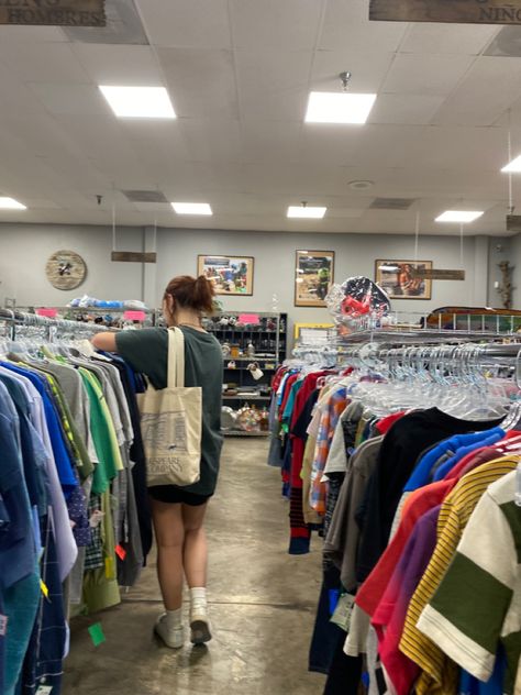 Find Style Aesthetic, Thrifting With Friends Aesthetic, Charity Shopping Aesthetic, Thrifting With Friends, Thrift Store Date, Thrift Store Pictures, Thrift Shopping Aesthetic, Thrift Date, Aesthetic Thrift Store