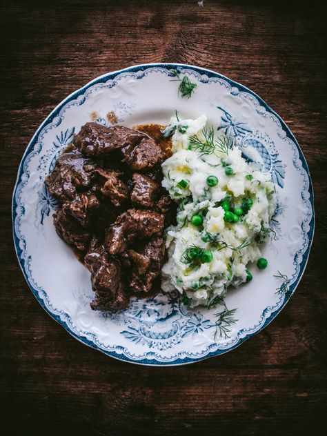 Traditional Norwegian beef stew and mashed potatoes bursting with peas, spring onions, and dill. Norwegian Cuisine, Nordic Diet, Wild Kitchen, Viking Food, Nordic Recipe, Chuck Steak, Beef Sauce, Seasonal Cooking, Norwegian Food