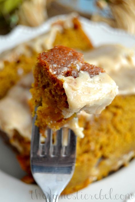 This is truly the BEST Pumpkin Bread EVER! Moist, fluffy, soft and with a tender crumb, it's topped with an incredibly easy Brown Butter Maple Icing. Great for breakfast, brunch or dessert! Recipes For Pumpkin, The Best Pumpkin Bread, Best Pumpkin Bread, Maple Icing, Maple Frosting, Butter Glaze, Spice Bread, Recipes Pumpkin, Pumpkin Loaf