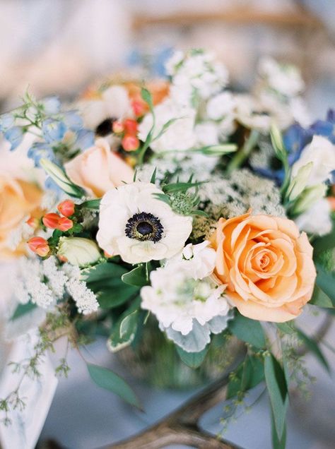 Orange and Blue Wedding Inspiration | Kelly and Ramsey's wedding at Moonlight Basin | Best Wedding Blog - Wedding Fashion & Inspiration | #weddingflowers #weddingcenterpieces #blueandorangewedding Blue Orange Weddings, Pastel Table, Orange Wedding Themes, Table Florals, Blue White Weddings, Orange Wedding Flowers, Blue Wedding Inspiration, Thailand Wedding, Blue Wedding Flowers