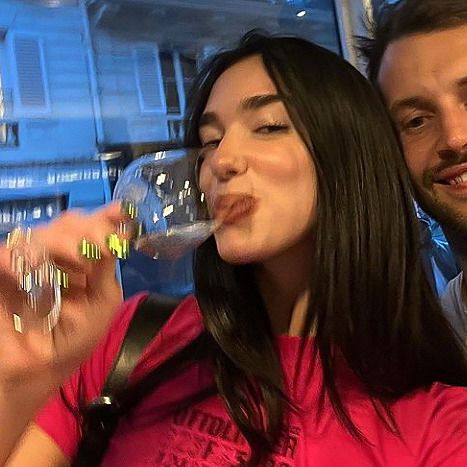 Dua Lipa Icon, Dua Lipa, Wine