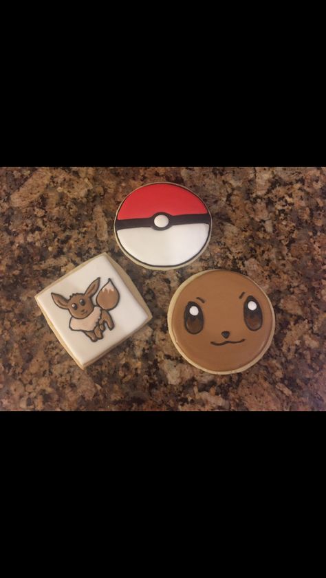 Emili's Pokémon Eevee cookies Pokémon Pokeball Eevee Party, Eevee Party Decorations, Eevee Cookies, Pokemon Cookies Easy, Pokemon Sugar Cookies, Pokemon Cookie Cake, Eevee Cookies Decorated, Pokeball Cookies, Eve Pokemon