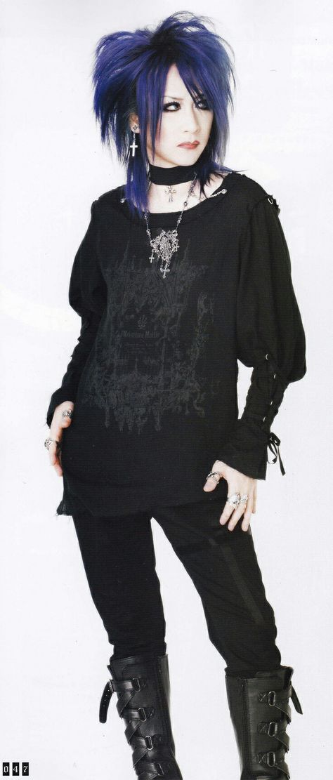 Gothic Visual Kei, Vkei Fashion Ideas, Harajuku Visual Kei, Visual Kei Outfit Ideas Men, Male Vkei Outfit, Vkei Fashion 90s, Visual Kei Masculine, Visual Kei Male Fashion, Visual Kei Style Street Fashion