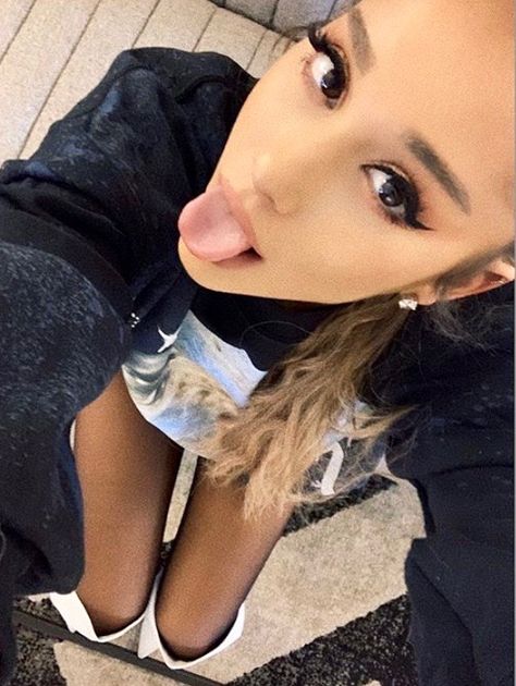 Ariana Grande Selfie, Ariana Instagram, Ariana Grande Outfits, Ariana Grande Cute, Ariana Grande Style, Ariana Grande Wallpaper, Ariana Grande Photoshoot, Ariana Grande Photos, Ariana Grande Pictures