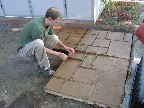 diy patio, great tutorial and doable for anyone I think. getting level would be hardest. Diy Patio Ideas, Diy Concrete Patio, Diy Path, Cement Patio, Concrete Walkway, Deco Nature, Patio Diy, Concrete Pavers, Concrete Projects