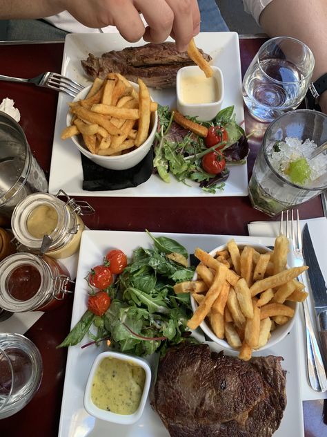 Steak frites In Paris #food #meal #foods #healthyfood #keto Paris Food, Steak Frites, Most Popular Memes, All In One App, Steak, Healthy Recipes, Paris, Ethnic Recipes, Funny