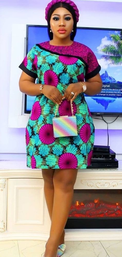 Simple Kitenge Dress Design, Casual Ankara Dresses, Ankara Gowns For Women, Short Kitenge Dresses Designs, Simple Short Ankara Dresses, Simple Ankara Short Gown Styles, Print Dress Designs, Ankara Short Dresses, Kitenge Dress Designs