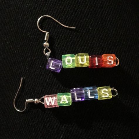 Louis Tomlinson Earrings, Hslot Outfit, Louis Core, Harry Louis, Louis Williams, Concert Fits, Louis Tomlinson, Friendship Bracelets, Personalized Items