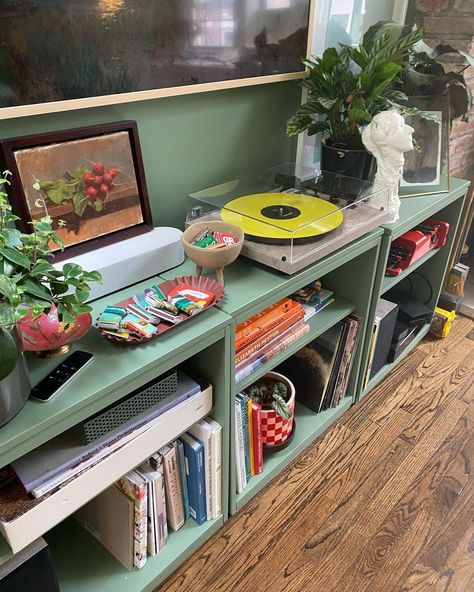 Record Player Bookshelf, Record Player Setup Aesthetic, Living Room Record Player, Record Player Living Room, Maximalism House, Attic Bedroom Ideas Angled Ceilings, Eclectic Bohemian Living Room, Record Player Setup, Jordan Ferney