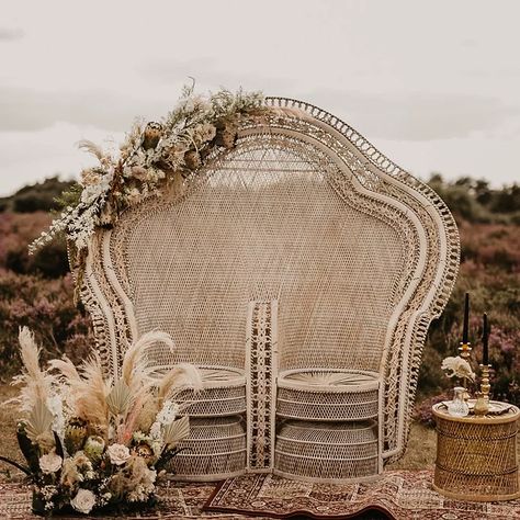 Throne Chair Wedding, Wedding Throne, Peacock Pose, Peacock Chair, Throne Chair, Perfect Bride, Peacock Wedding, Diy Chandelier, Boho Theme