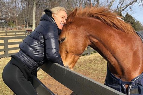 When we think of former RHOBH cast member Yolanda Hadid, the words beautiful, awe-inspiring and bountiful come to mind. Hadid Farm, Yolanda Foster Style, Bella Hadid Hair, Bella Sisters, Yolanda Hadid, Cute Horse Pictures, Words Beautiful, Equestrian Girls, Horse Accessories