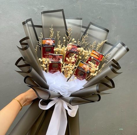 give something special at an affordable price, one of which is this bouquet 💐�✨ free request custom, random, photos, money, love card!💗 Cari buket dengan harga terjangkau? Yuk, kunjungi @bouquet.chicc 🛒 order dm/wa: 088802202235 💸 pay with : cod - qris - dana - spay - atm 📍 self pick up: sukawening, cipaku, ciamis, jabar. #bukethariguru #tokobuketciamis #buketciamis #fypciamis #buketsnack #buketbunga #buketuangciamis #snacktowerciamis #ciamisjabar #ciamisinfo #ciamishits #ciamis #buketpipec... Bucket Uang, Bucket Diy, Bucket Gifts, Photo Bouquet, Diy Bouquet Wrap, Money Flowers, Sweet Bouquet, Tropical Wedding Invitations, Diy Gift Set