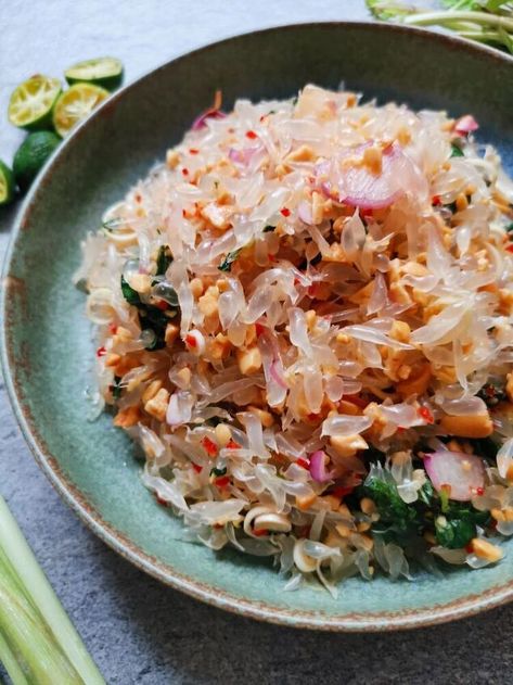 Here is a dish with a modest name that has been part of Thai culture for hundreds of years. Tossed with a dressing made of lime juice, fish sauce, crushed chilies and a touch of sugar, this light and refreshing salad recipe will tantalise your taste buds.Refreshingly tangy and light, this Thai pomelo salad can easily be made at home. The trickiest part of this salad is probably the peeling of the pomelo, so be patient with it. Once you’re done removing the skin, the salad is very quick and ... Pomelo Recipe, Magic Dough, Chia Seed Jam Recipe, Pomelo Salad, Vietnamese Salad, Crockpot Mashed Potatoes, Asian Appetizers, Ceviche Recipe, Sauce Hollandaise