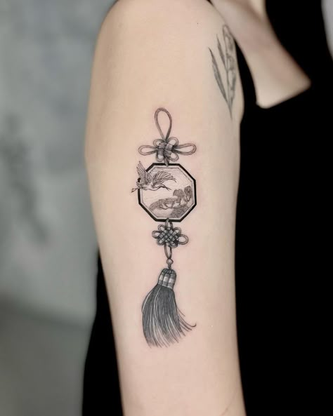 Norigae Tattoo Black, Korean Norigae Tattoo, Japanese Talisman Tattoo, Japanese Tattoos Design, Vietnam Inspired Tattoos, Chinese Charm Tattoo, Japanese Charm Tattoo, Vietnam Tattoo Ideas, Chinese Lantern Tattoo