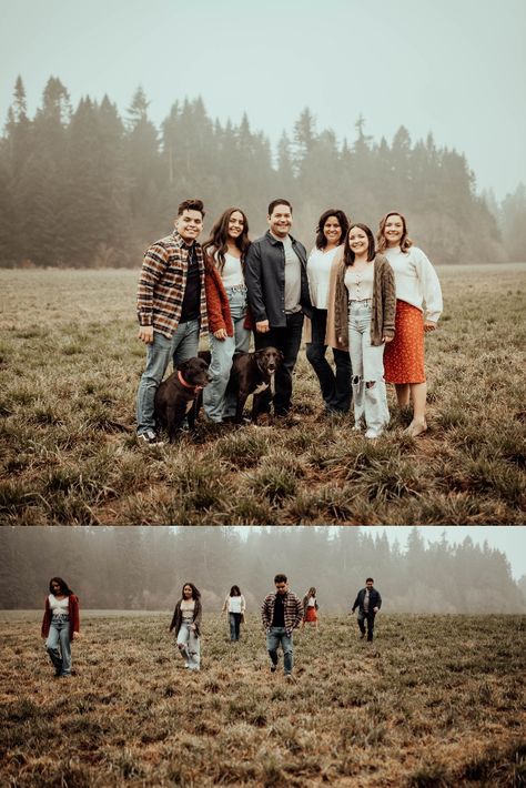 Family of six in a foggy field Grown Family Photoshoot, Grown Up Family Photoshoot, Grown Family Photos, Family Group Photo Ideas, Teen Family Portraits, Full Family Photoshoot, Adult Family Photos, Outdoor Family Pictures, Sibling Photography Poses