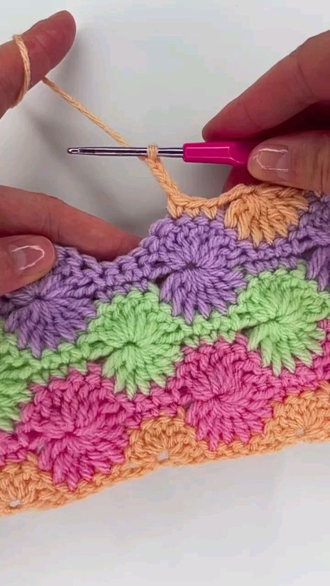 Crochet Display, Crop Top Crochet, Crochet Jewellery, Crochet Tutorial Pattern, Crochet Hack, Crochet Stitches Guide, Crochet Stitches For Blankets, Quick Crochet Patterns, Crochet Stitches Video