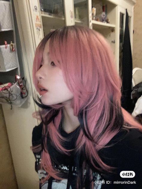 Brown And White Color Block Hair, Half Blonde Half Pink Hair Underneath, Hair Styles For Short Neck Women, Pink And Brown Hair Aesthetic, Fantasy Hair Color Ideas For Short Hair, Pearl Pink Hair, White Pink Hair Color, Light Pink Chunky Highlights, Bangs That Cover Eyes