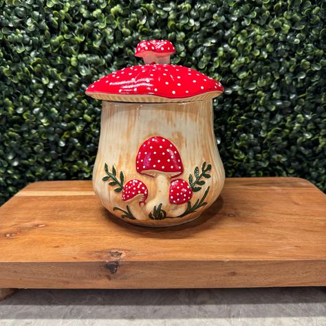 Mushroom Kitchen Decor, Mushroom Canisters, Vintage Mushroom Decor, Mushroom Collection, Art Mushrooms, Mushroom Jar, Mushroom Kitchen, Merry Mushroom, Vintage Slip