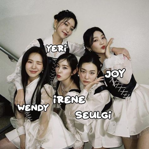 rv group photo with name Red Velvet Group Photo With Names, Red Velvet Group Photo, Red Velvet Group, Group Photo, Kpop Idols, Group Photos, Kpop Idol, Red Velvet, Rv