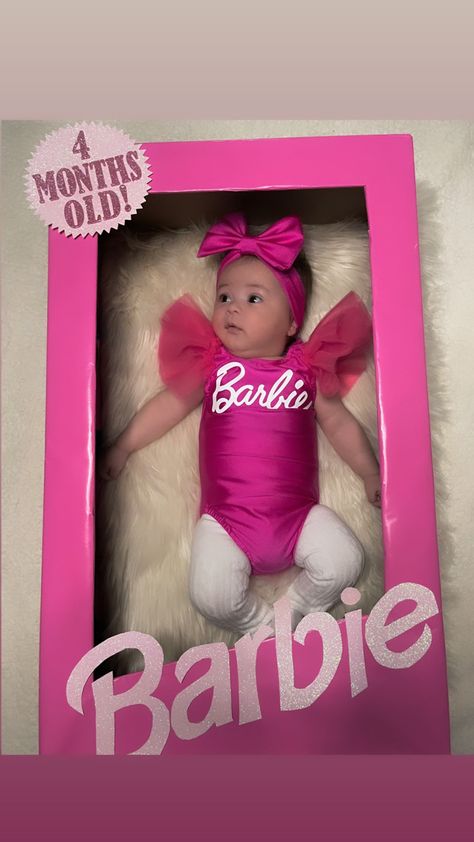 Monthly Photoshoot, Monthly Baby Photos, 4 Month Olds, Barbie Party, Cool Baby Stuff, Baby Month By Month, Baby Photos, 1st Birthday, Latest Trends