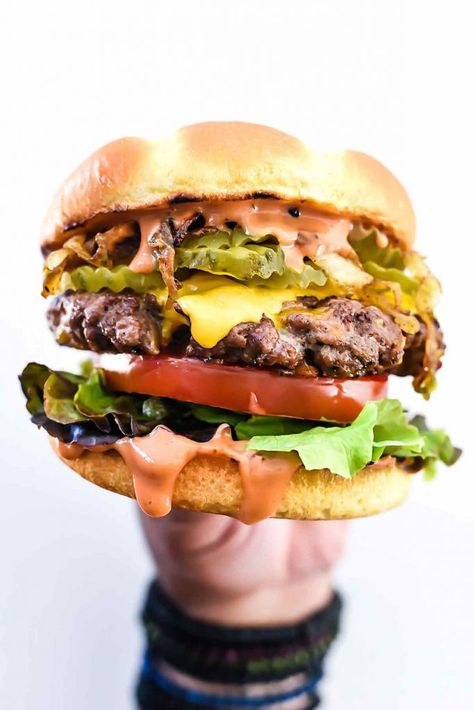 Bacon Double Cheddar Cheeseburger | foodiecrush.com Best Beef Burger Recipe, Burger Recipes Beef, Cheddar Burger, Cheeseburger Recipe, Foodie Crush, Grilled Burgers, Cheese Burger, Hamburger Recipes, Beef Burger