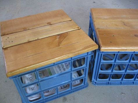 Diy Crates, Milk Crate Seats, Milk Crates Diy, Plastic Milk Crates, Crate Side Table, Crate Decor, Crate Seats, Beer Crate, Kids Milk