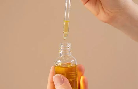 Diy Eye Drops For Dry Eyes, Dry Eyes Remedy Natural Treatments, Diy Eye Drops, Dry Eye Remedies, Eye Drops For Dry Eyes, Dry Eyelids, Dry Eyes Causes, Dry Eye Symptoms, Herbal Remedies Recipes