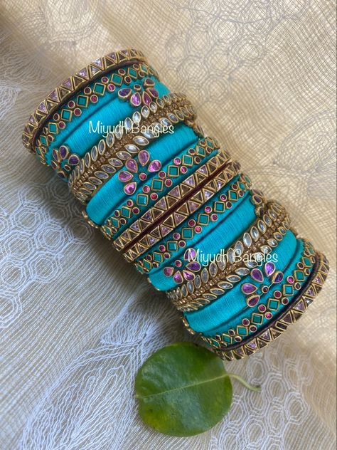 Kundan Bangles Making, Silk Thread Kundan Bangles, Silk Thread Bangles Design Kundan, Aari Bangles, Thread Bangles Designs, Bride Bangles, Silk Thread Earrings Designs, Saree Pins, Polki Bangles