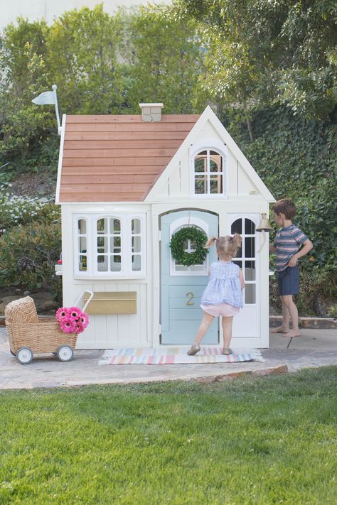 Diy Playhouse Makeover, Outdoor Playhouse Ideas, Playhouse Makeover, Wood Playhouse, Diy Playhouse, Backyard Playhouse, Cubby House, Playhouse Outdoor, Wooden Playhouse