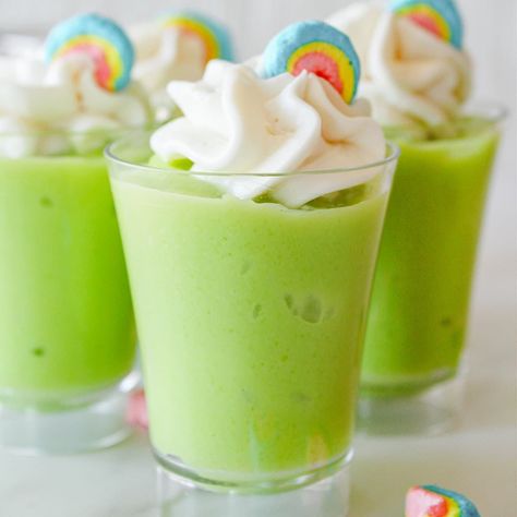 Bailey's Pudding Shots - To Simply Inspire Irish Pudding, Pudding Shot Recipes, Frozen Pudding, Chocolate Baileys, Proper Tasty, Flavored Coffee Creamer, Lucky Charms Marshmallows, Pudding Shots, Butter Pecan Cookies