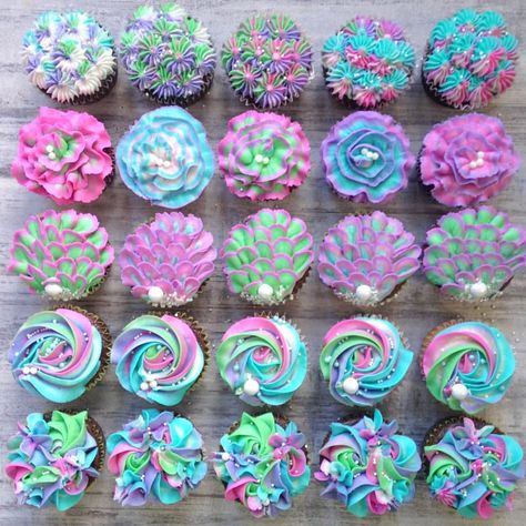 1,927 Likes, 24 Comments - milk and water baking co. (@milkandwaterbakingco) on Instagram: “diving into the weekend  #tgif” Cupcakes Design, Birthday Cupcakes Decoration, Ideas Cupcakes, Mermaid Cupcakes, Icing Techniques, Creative Cupcakes, Rainbow Cupcakes, Unicorn Cupcakes, Cupcake Designs