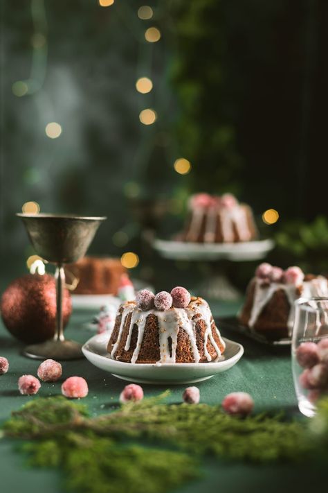 Gingerbread Mini Bundt Cake Mini Bundt Cakes Christmas, Mini Bundt Cake Recipes, Christmas Bundt Cake, Mini Bundt Cakes Recipes, Bundt Cake Recipes, Mini Christmas Cakes, Dried Raisins, Cakes Christmas, Bundt Recipes