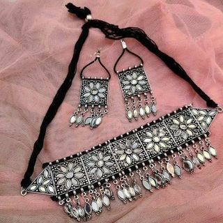 Boho Look Indian, Mirror Work Necklace, Work Necklaces, Women Necklaces, Traditional Indian Jewellery, Beautiful Mirror, Thread Necklace, Oxidized Necklace, Free Mirror