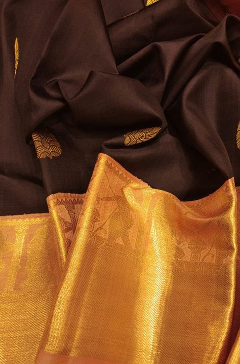 Black Indian Suit, Saree Color Combinations, Kanjeevaram Sarees, Kanjivaram Sarees Silk, Simple Saree Designs, South Silk Sarees, Pattu Saree Blouse Designs, Saree Jewellery, Sarees Silk