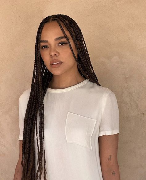 Low Maintenance Braids, Knotless Box Braids Brown, Tessa Thompson Braids, Small Braids For Black Women, Braid Reference, Braids Small Knotless, Beading Styles, Braids Styling, Braids For Boys