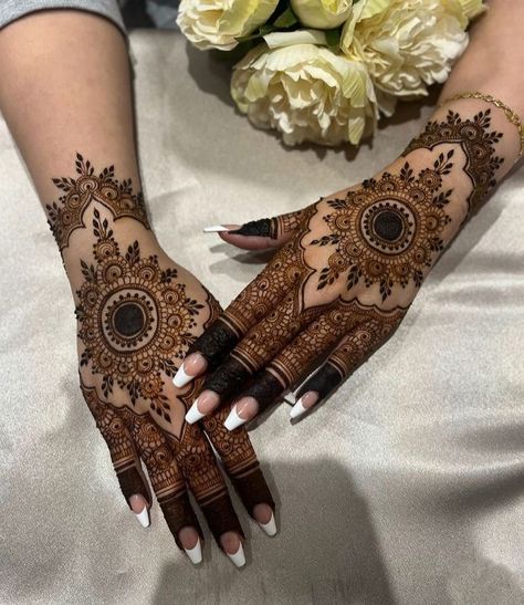 Mehandi Design For Hand, Henna Flower Designs, Henna Tattoo Designs Hand, Latest Henna Designs, Mehndi Designs For Kids, Simple Mehndi Designs Fingers, Very Simple Mehndi Designs, Full Mehndi Designs, Mehndi Designs Front Hand