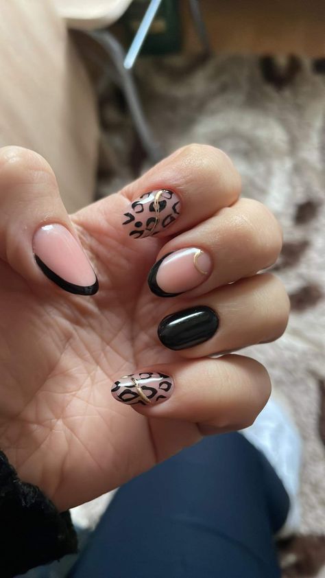 Black Leopard Nails Coffin, Black Nails Cheetah Print, Short Almond Cheetah Nails, Nude Animal Print Nails, Black Lepord Print Nails, Black And Leopard Print Nails, Black And Cheetah Print Nails, Black Nails With Cheetah Print, Black And Cheetah Nails