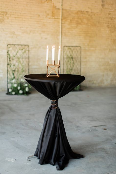 Black Cocktail Table Decor, Wedding Inspiration Neutral, Black Tablescape, Wedding Cocktail Tables, Gatsby Event, Cocktail Table Decor, Chic Wedding Inspiration, Cocktail Hour Decor, Masquerade Ball Party