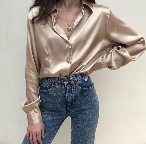 Silk Top Outfit, Silky Shirt, Instagram V, Satin Blouses, Liquid Gold, Satin Shirt, Look Chic, Silk Top, Outfits Casuales