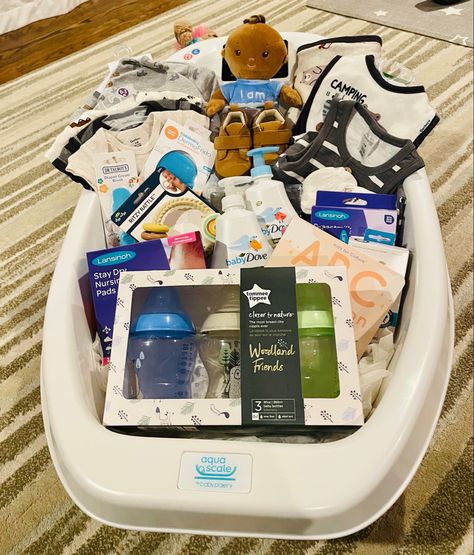 Baby Bath Tub Gift Basket, Bathtub Gifts, Basket Boy, Shower Baskets, Baby Shower Baskets, Newborn Mom, Baby Shower Gift Basket, Rapper Outfits, Diy Baby Shower Gifts