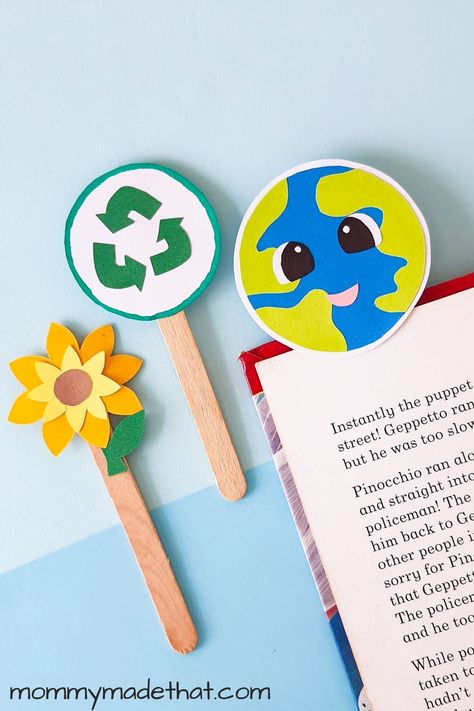 Earth Day Bookmark Craft (With Free Printable Templates) Paper Bag Turkey Craft, Environmental Books, Paper Bag Turkey, Paper Plate Animals, Marker Crafts, Free Printable Templates, Pen Craft, Turkey Crafts, Earth Day Crafts