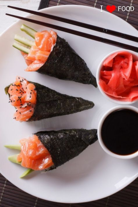 Type Of Sushi, Traditional Sushi, Restaurants In Japan, Fish And Vegetables, Types Of Sushi, Nori Seaweed, Raw Fish, Home Parties, Sushi Restaurants