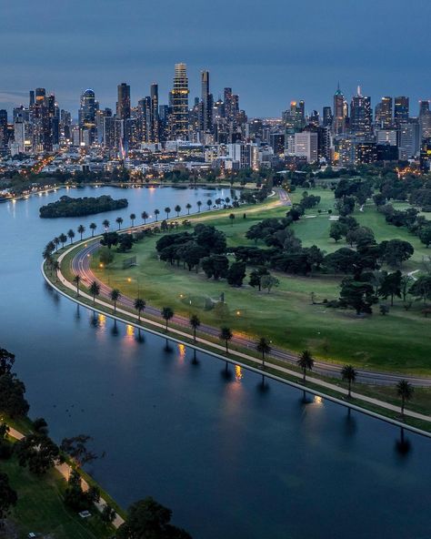 Melbourne Skyline, Australia Tourism, Visit Melbourne, Canberra Australia, Albert Park, World Cities, Victoria Australia, Best Cities, Australia Travel